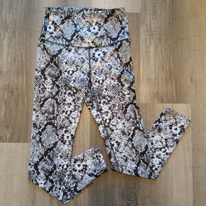 Embrace Your Love Junior Size S Black Gray Reptile Print Active Leggings